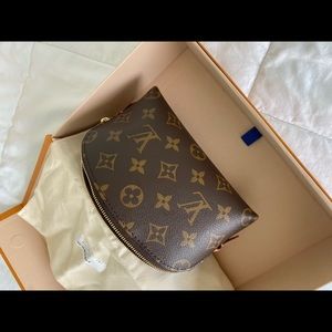 LOUIS VUITTON TOILETRY BAG 🤎